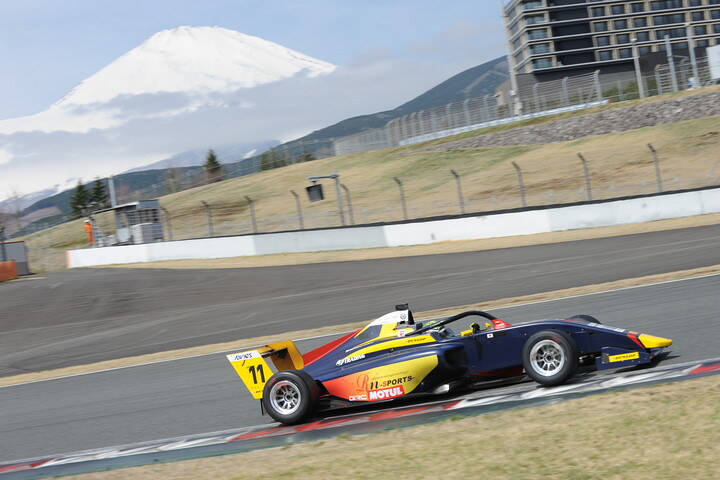 第1, 2, 3戦ともマスタークラスポールポジションのHIROBON（Rn-sports F111/3）