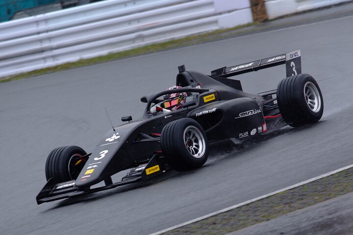 優勝は澤龍之介（Sutekina Racing）