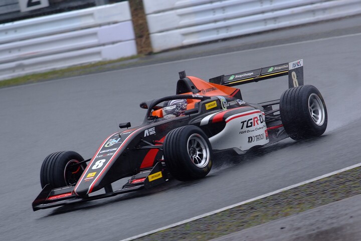 決勝2位は小山美姫（F111/3）