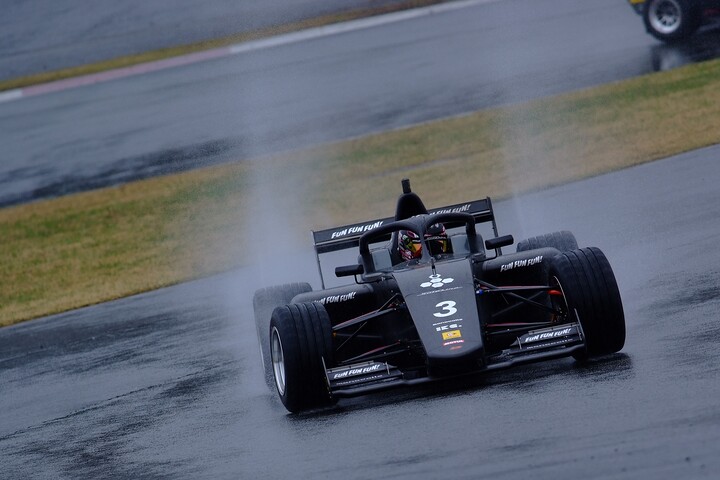 優勝は澤龍之介（Sutekina Racing）