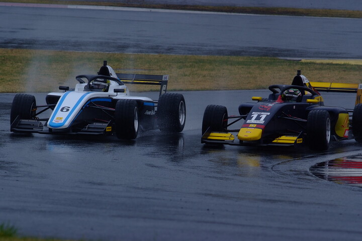 片山義章とHIROBONの争い 片山はこの直後コースアウト