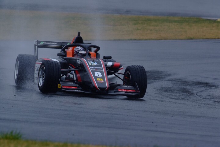 決勝3位は小山美姫（F111/3）