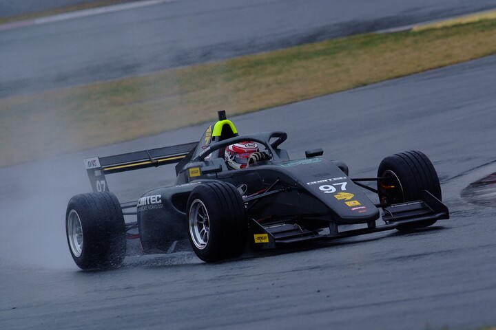 決勝2位は小川颯太（Bionic Jack Racing Scholarship FRJ）