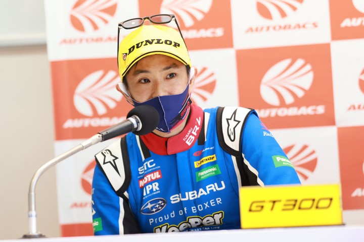 GT300クラスポールポジションの井口卓人（R&D SPORT）