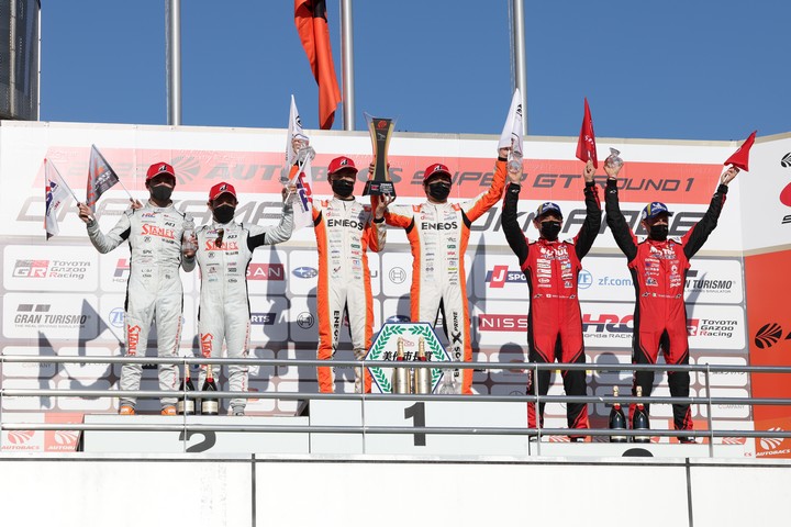 GT500クラスの表彰式