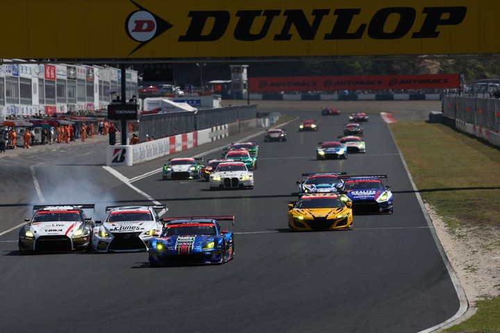 GT300クラスのスタートシーン