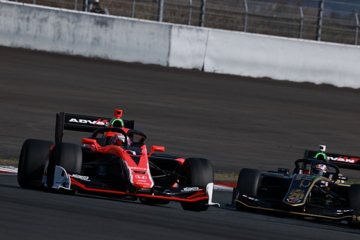 野尻智紀と平川亮のトップ争い