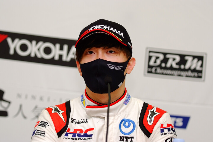 決勝記者会見: 3位の牧野任祐（DOCOMO TEAM DANDELION RACING）