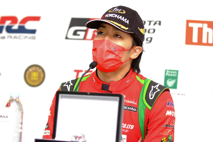 決勝記者会見: 優勝した松下信治（B-MAX Racing Team）