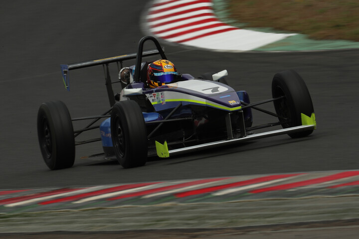 ポールポジションは度会太一（SIGMA FTKレヴRG）