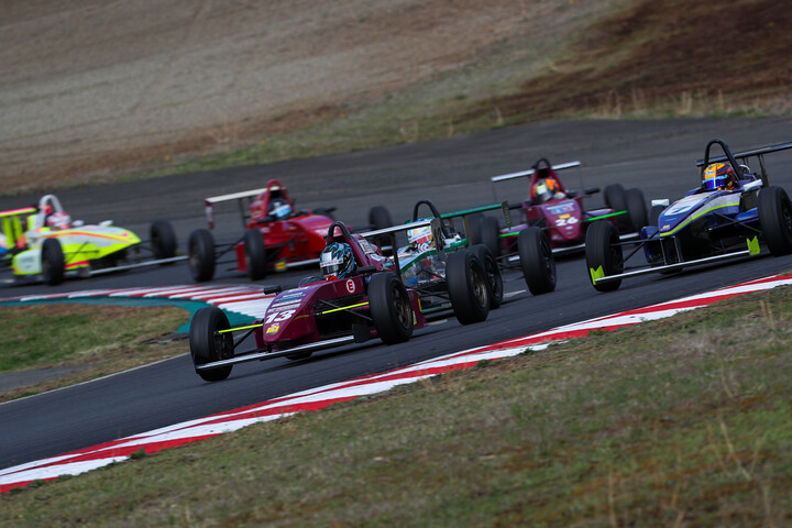 2コーナーの攻防