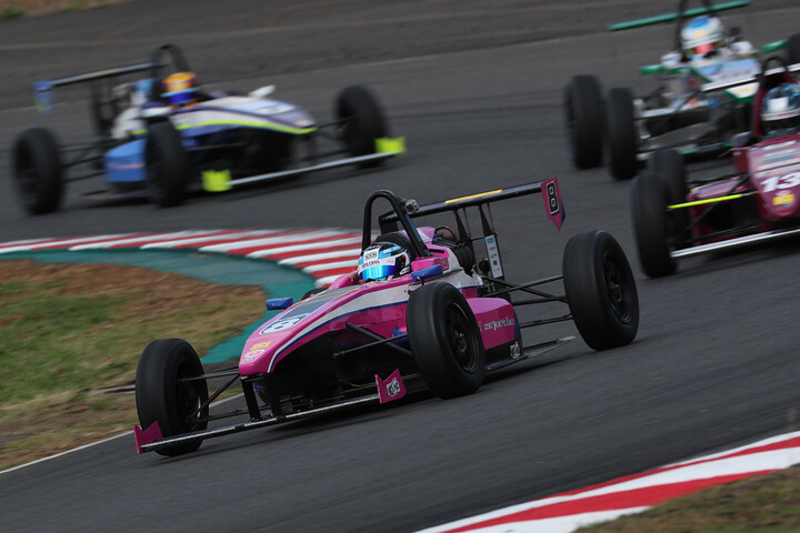 スタート直後の2コーナー