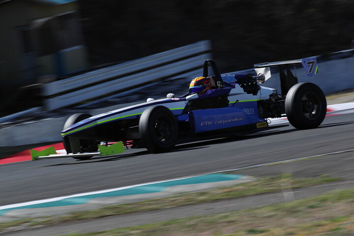 ポールポジションは度会太一（SIGMA FTKレヴRG）