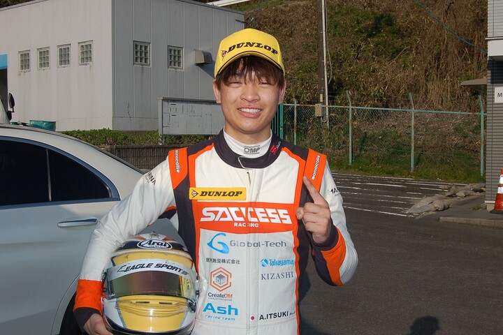 優勝した居附明利（SAccess Racing Es）