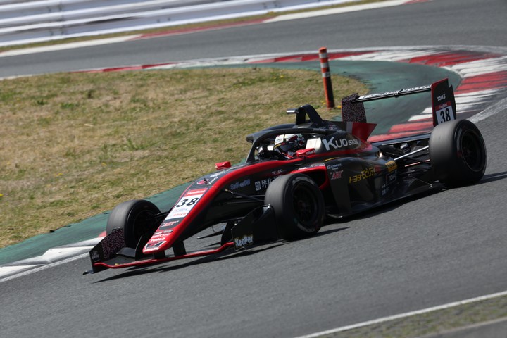 決勝3位は平良響（Kuo モビリティ中京 TOM'S 320）