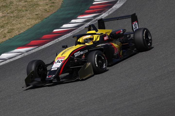 マスタークラス優勝のDRAGON（TEAM DRAGON B-MAX 320）