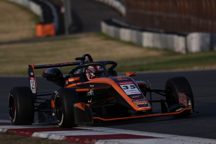 決勝3位は野中誠太（PONOS Racing TOM'S 320）