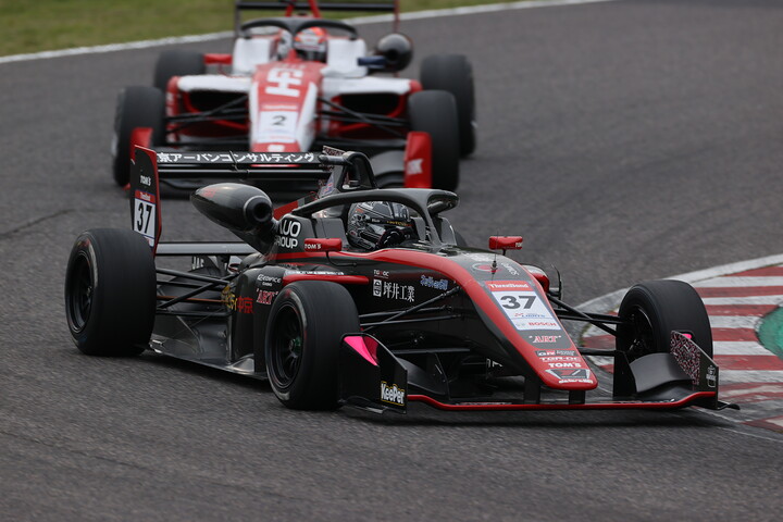 優勝は小高一斗（Kuoモビリティ中京TOM'S 320）