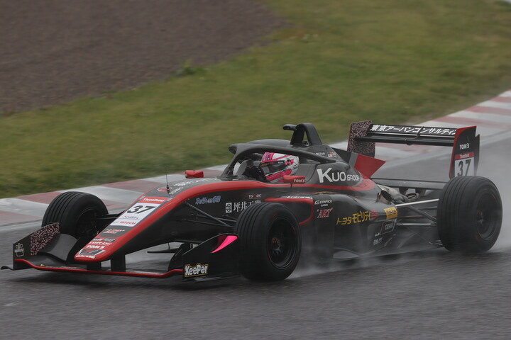 決勝2位は小高一斗（Kuoモビリティ中京TOM'S 320）