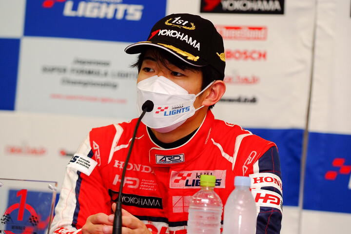 決勝記者会見: 優勝した太田格之進（TODA RACING）