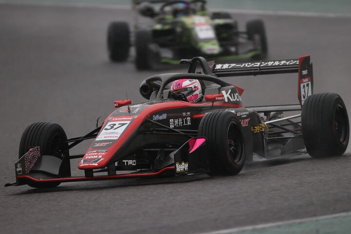 優勝は小高一斗（Kuoモビリティ中京TOM'S 320）