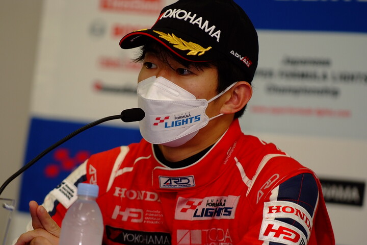 決勝記者会見: 2位の太田格之進（TODA RACING）