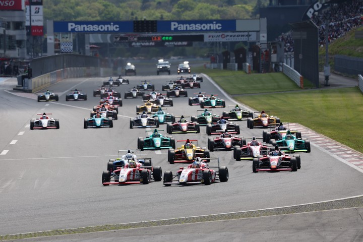 14周の決勝がスタートした