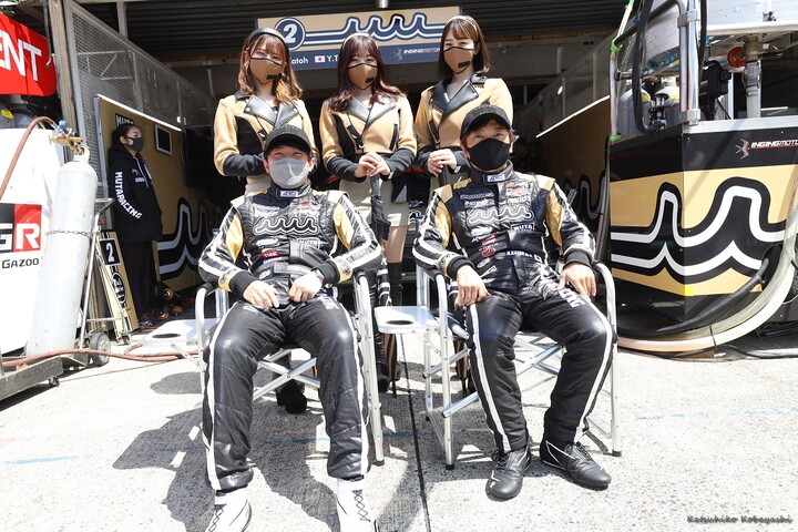 ピットウォーク: 加藤寛規と堤優威（muta Racing INGING）