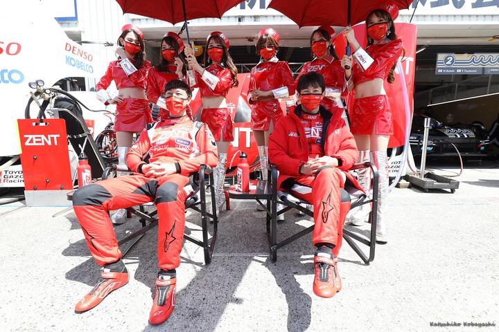 ピットウォーク: 石浦宏明と立川祐路（TGR TEAM ZENT CERUMO）