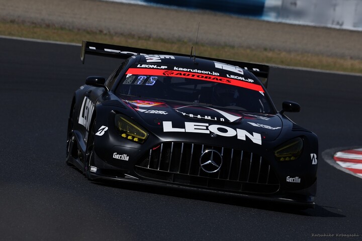 公式予選: LEON PYRAMID AMG（蒲生尚弥／篠原拓朗）