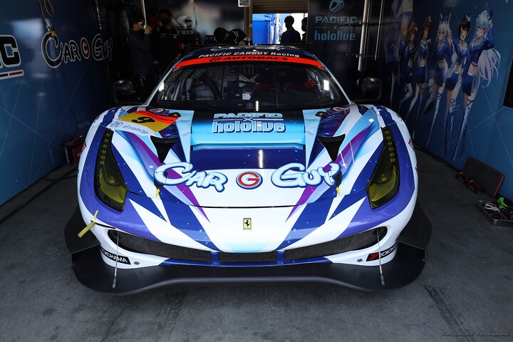 ピットウォーク: PACIFIC hololive NAC Ferrari