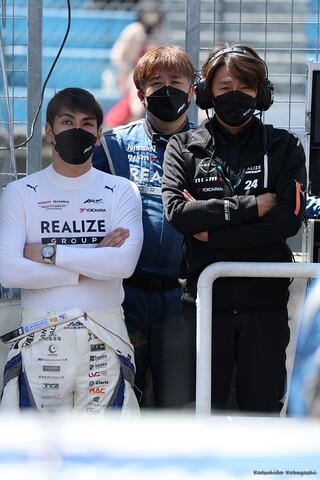 スタート進行: 藤波清斗と近藤真彦監督（KONDO RACING）