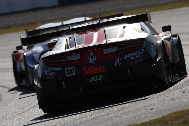 決勝: STANLEY NSX-GT（山本尚貴／牧野任祐）