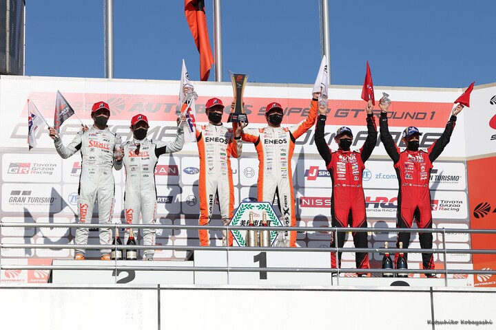 決勝: GT500クラスの表彰式