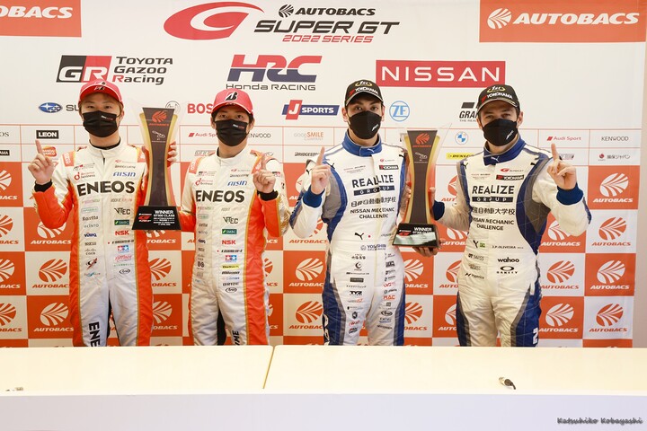 決勝記者会見: 両クラスのウィナー