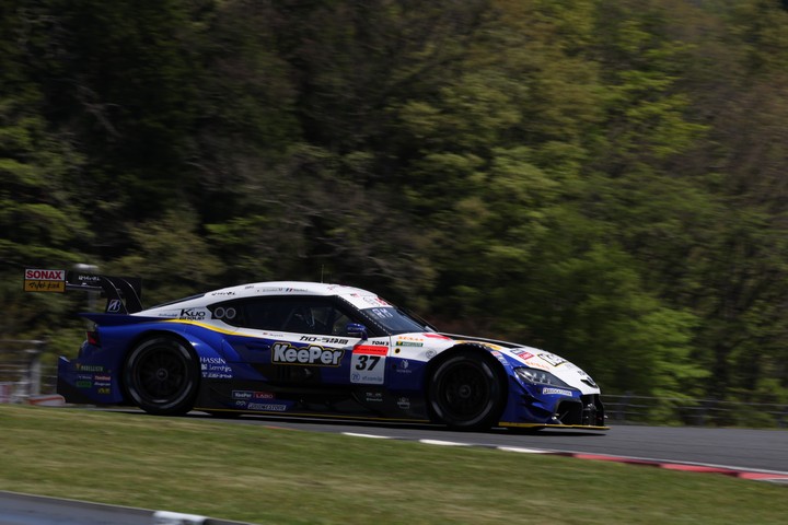 公式練習: GT500クラストップタイムはKeePer TOM'S GR Supra（サッシャ・フェネストラズ／宮田莉朋）