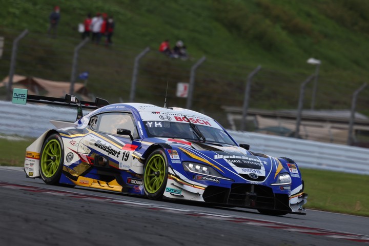 GT500クラスポールポジションはWedsSport ADVAN GR Supra（国本雄資／阪口晴南）