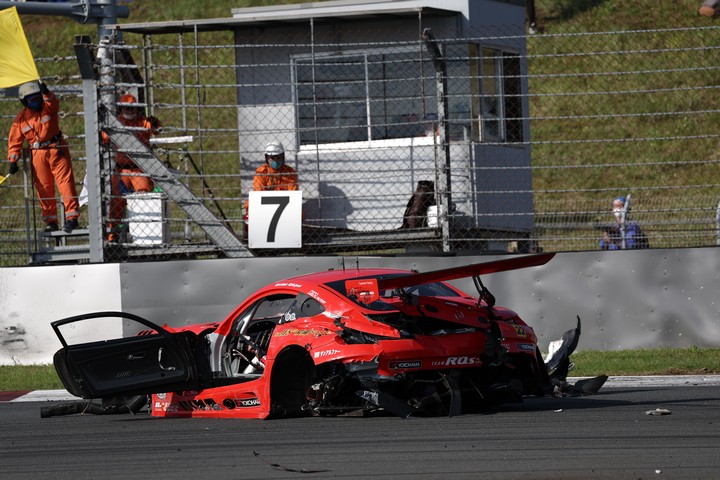 アドバンヘアピンでクラッシュして大破したアールキューズAMG GT3