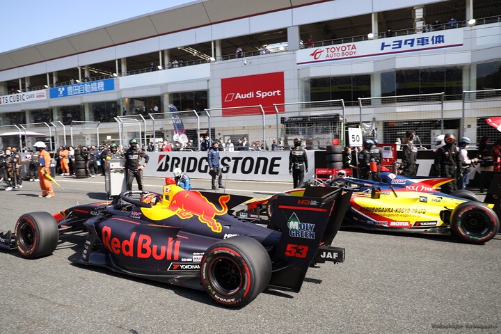 スタート進行: 佐藤蓮（Red Bull TEAM GOH G01 SF19）