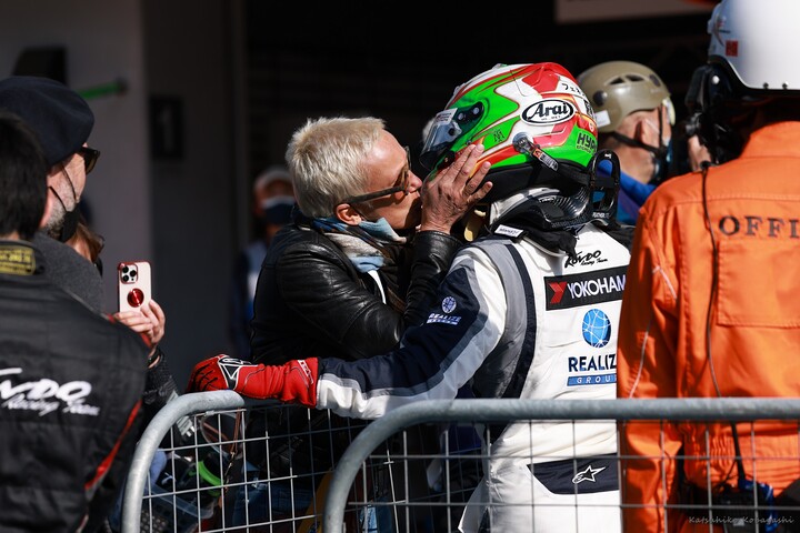 決勝: サッシャ・フェネストラズ（KONDO RACING）