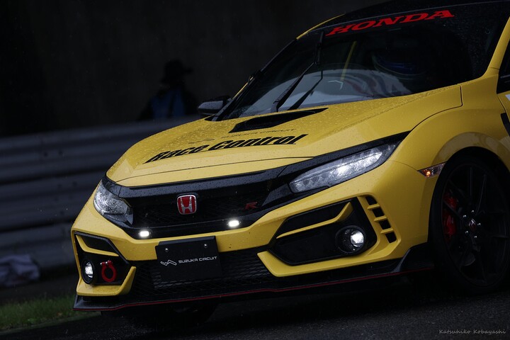 フリー走行: 鈴鹿のレースコントロールカー