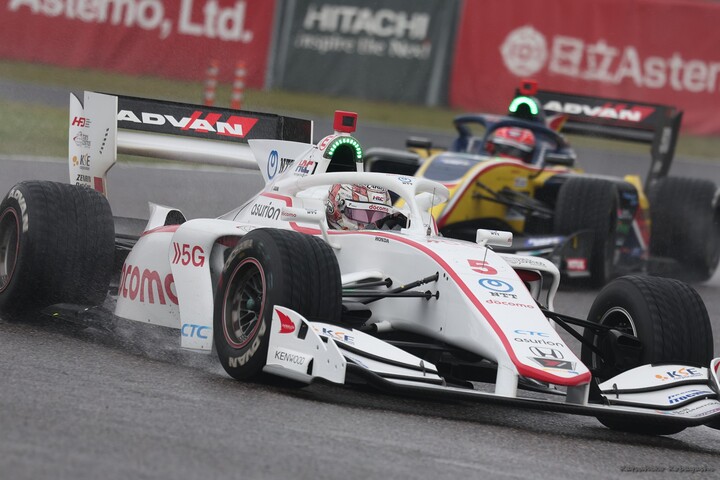 決勝: 牧野任祐（DOCOMO DANDELION M5S SF19）