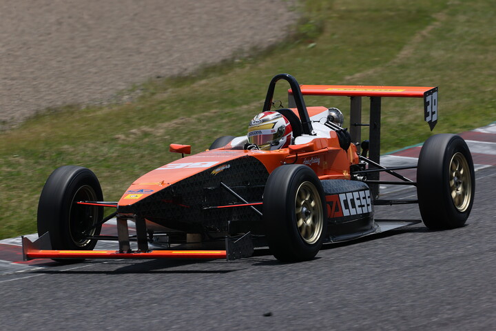 決勝2位は居附明利（SAccess Racing Es）