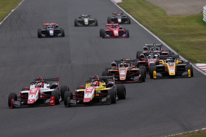 13周の決勝がスタートした