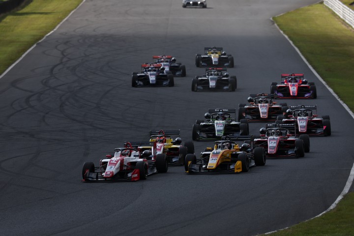 14周の決勝がスタートした