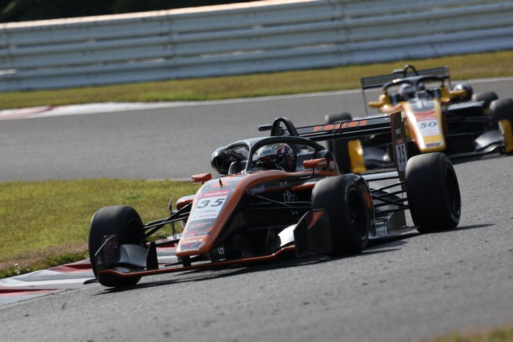 決勝3位は野中誠太（PONOS Racing TOM'S 320）