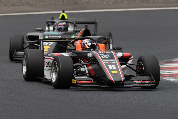 小山美姫と小川颯太のトップ争い