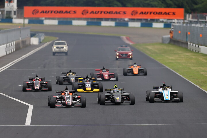 18周の決勝がスタートした