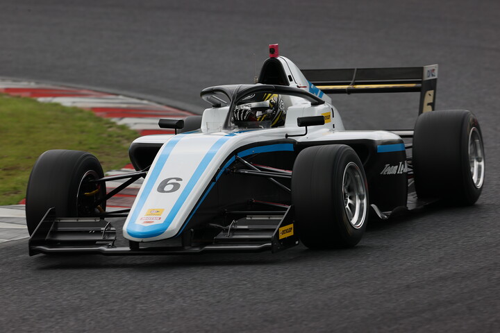 ポールポジションは片山義章（Team LeMans F111/3）