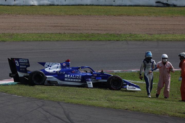 スタート直後、接触でリタイアした山下健太（REALIZE Corporation KONDO SF19）